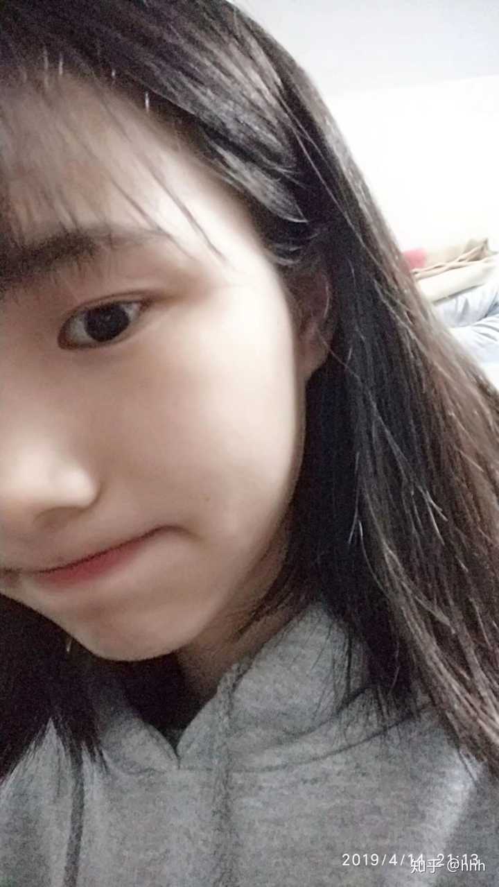 高中时素颜就好看的女生长大化妆后岂不是逆天吗?