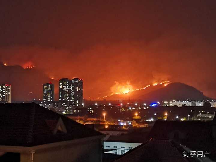 如何看待4月24日山东青岛小珠山山火复燃?现在火势如何?