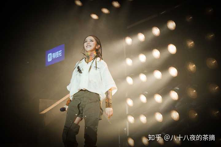 如何评价邓紫棋在《中国新说唱》2019中表演的《差不多姑娘》?