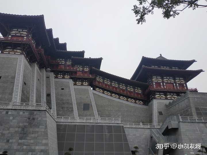 2019-11-29,洛阳,看对象,吃羊肉,喝羊汤,这是洛阳的一个古建筑,是好像