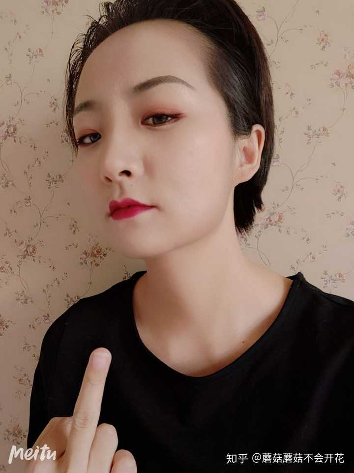 方脸女生有哪些适合的短发造型?