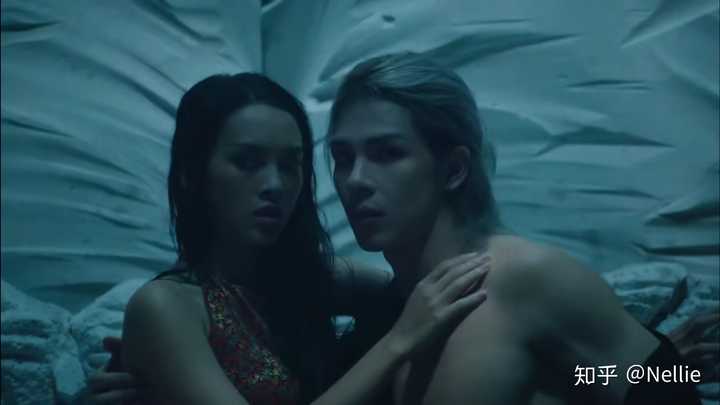怎么评价最近很火的越南mv《自心》和《泪色》?
