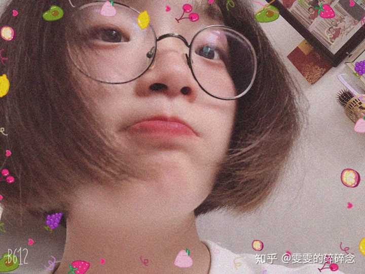 单眼皮小眼睛戴眼镜的女生剪短发是种什么体验?