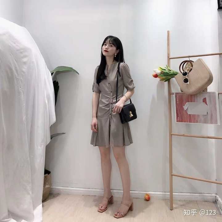 168cm110斤女生图片,165cm110斤女生图片 有没有什么推荐的可爱仙女的长裙(本人168cm 110斤 小腿粗 肩宽)?