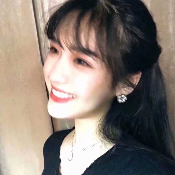 有没有笑的很甜很可爱的照片适合做女生头像?