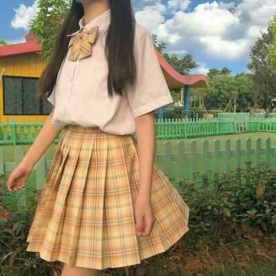 有没有不露脸不露腿的女生头像?