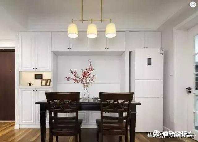 新砌墙做卡座,别忘了上方墙体可以做成壁龛,充当壁龛酒柜