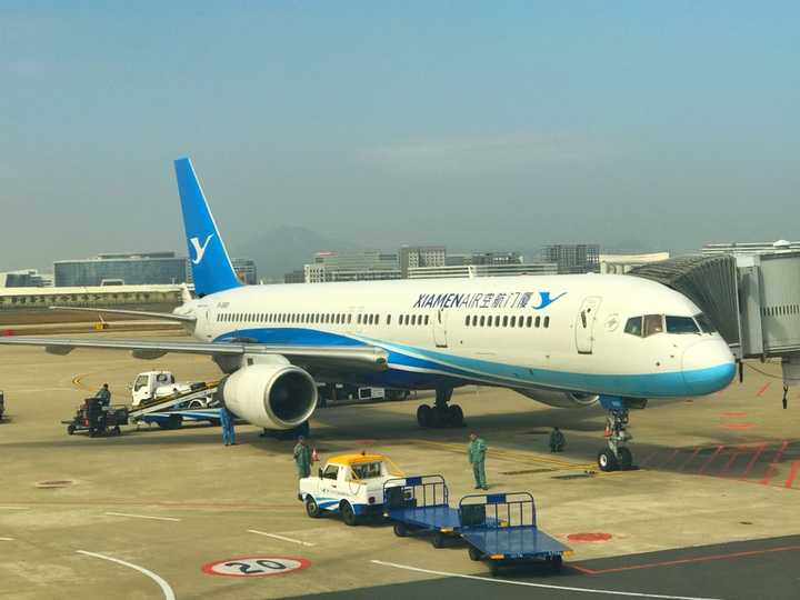 咳咳,作为一名白鹭粉丝,抢答一下,这股"风波"从去年南航退役737-300的