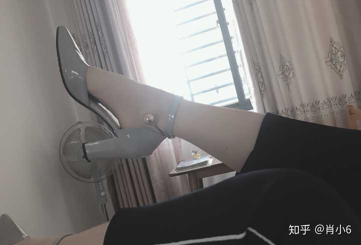 淦.我就穿个我妈的高跟鞋咋还那么多事儿呢.