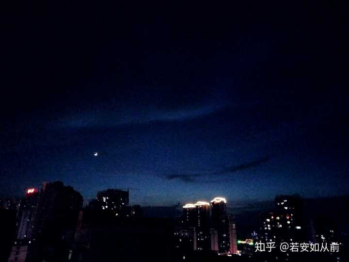 上楼顶收鞋子,看月色很美