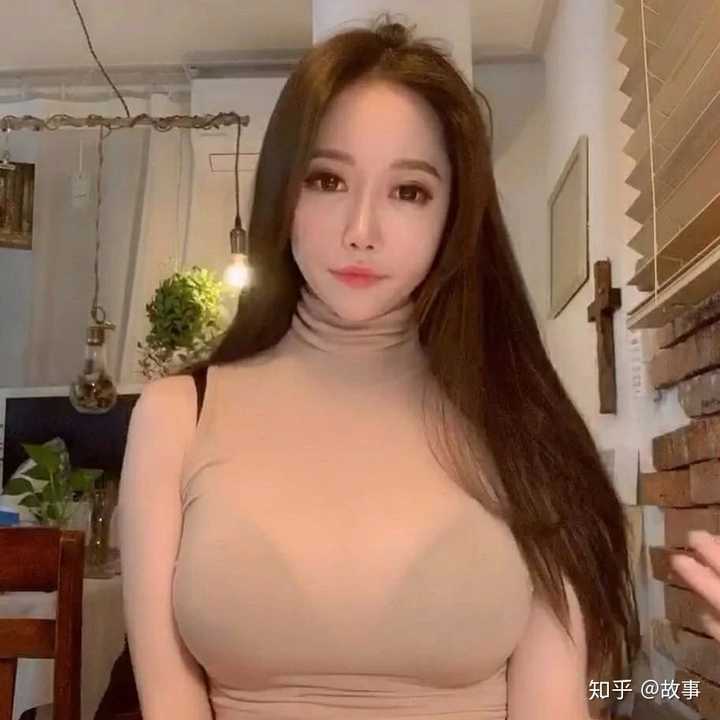到底是贫乳美女好还是巨乳美女好?