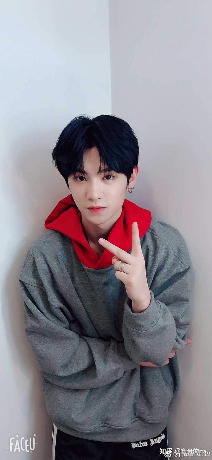 有什么绝美的黄明昊图片?
