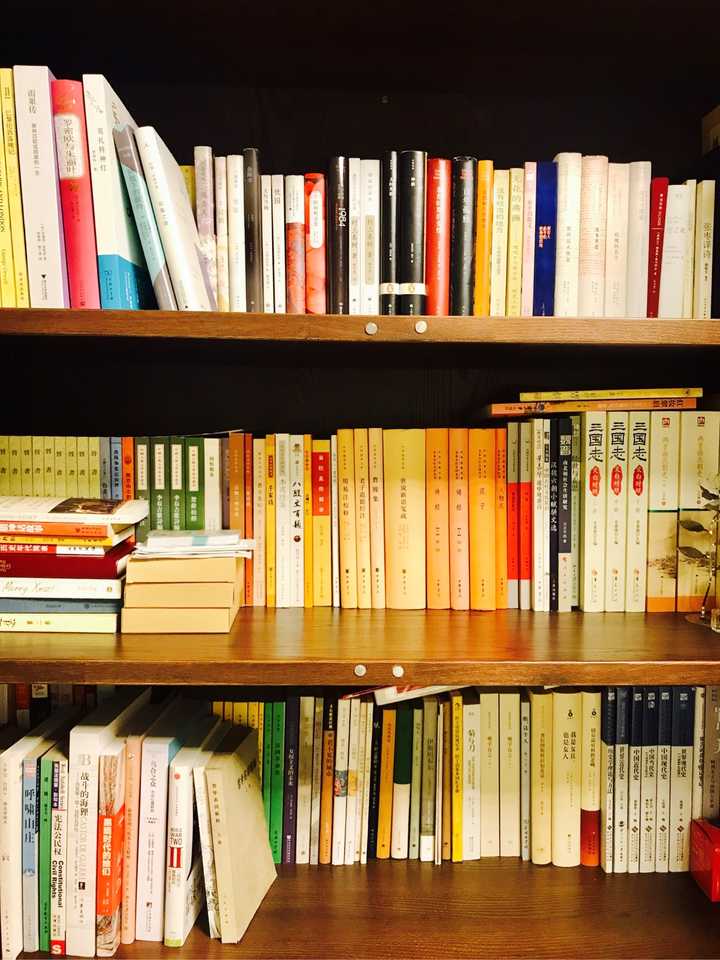 你家里的书架上都有哪些书?其中哪些让你受益匪浅.