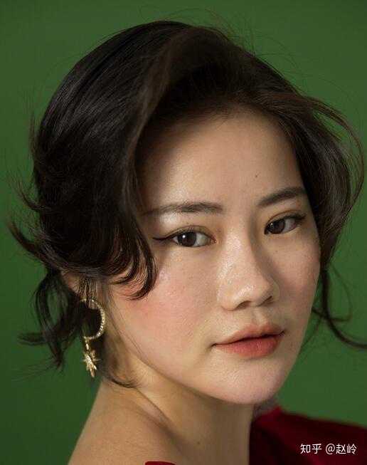 根据光影给人物进行修饰,但是不能修的本人都不认识自己,拿到一张照片