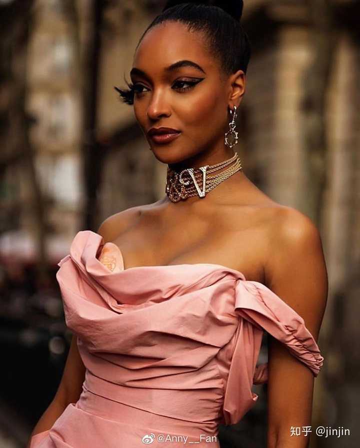 超模jourdan dunn,身材比例太好了,像真人版芭比娃娃.