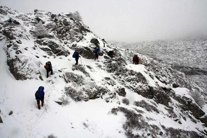 看待户外团体穿越秦岭鳌太线遭遇暴风雪,目前 23 人失联,两人遇难事件