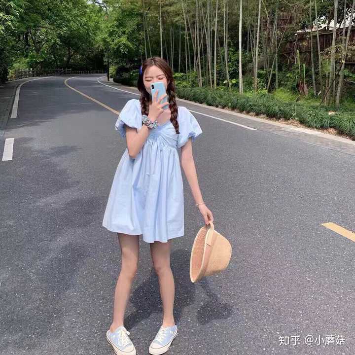 求推荐圆脸155小个子女大学生夏季穿搭?