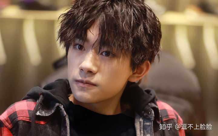 易烊千玺的这个发型是什么?怎么才能烫出来?