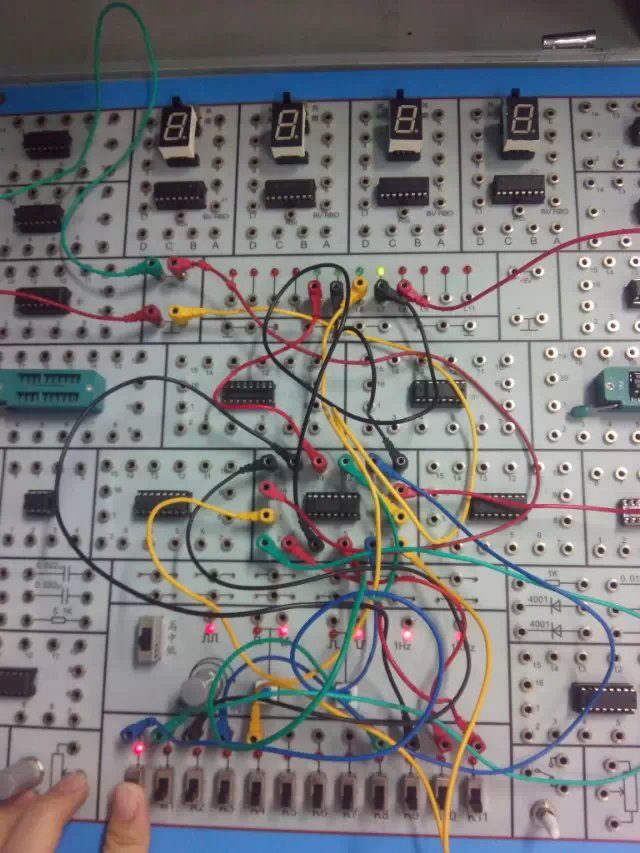 某次数字电路实验,要熟悉电路图,灵活排查电线故障,正负极千万别接反
