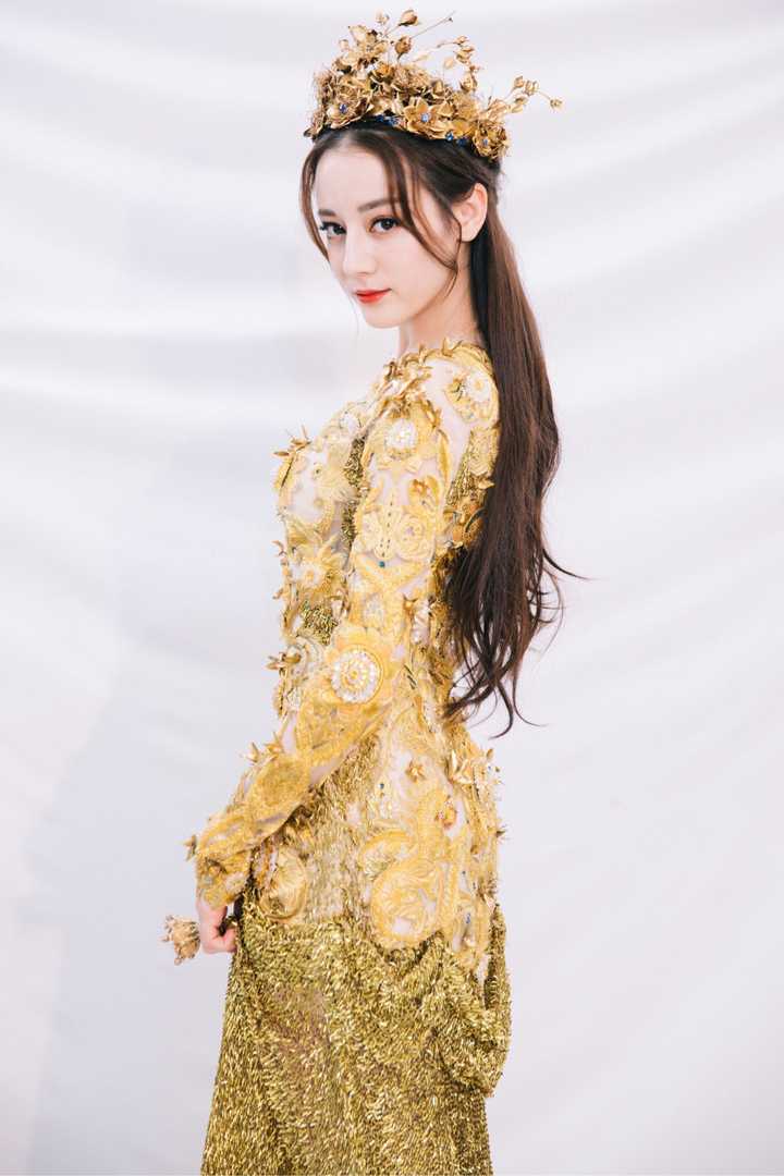 如何看待杨紫金鹰节最佳女演员投票突然反超迪丽热巴