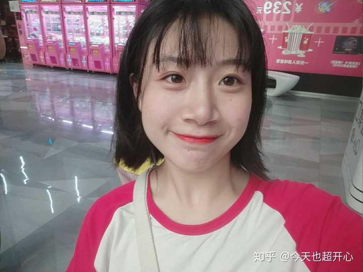 有没有高度近视也漂亮的女孩子呀?