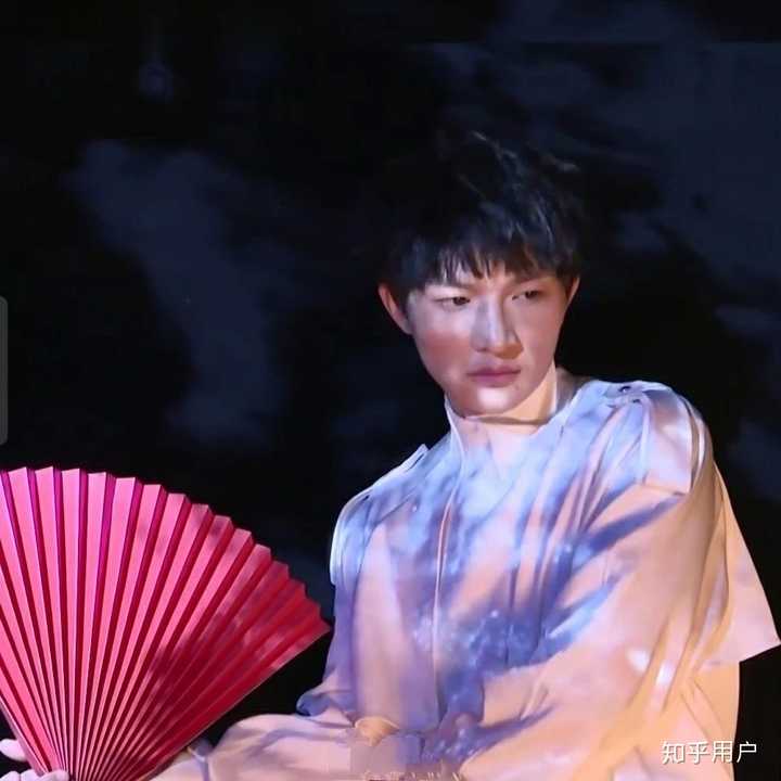 手机里有什么周深超级好看的壁纸头像分享?