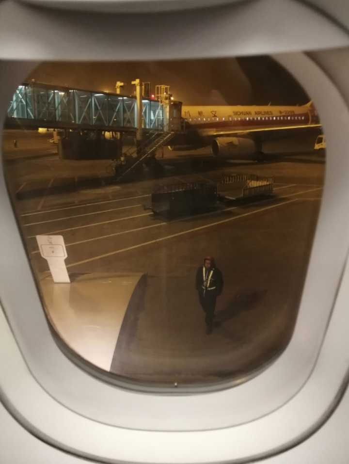 飞机乘务人员以乘客的身份乘坐飞机是一种怎样的体验?