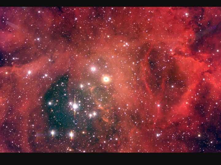 也挺星河璀璨的,适合八月结尾,暗暗闪光的红,是夏天的结束,迎接枫叶的