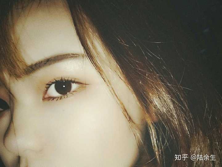 眉眼,还行吧,我觉得挺好看的