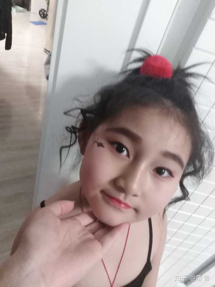 更新妹妹的照骗 别看她一脸无辜呆萌 她的外号 可是叫做小得瑟精呢