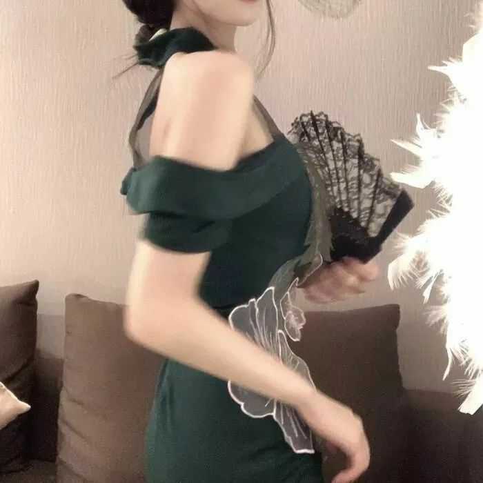有没有酷酷的女生动漫头像,显得高冷那种?