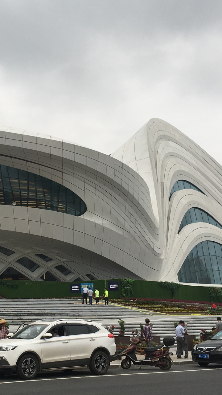 如何评价扎哈哈迪德建筑事务所设计的长沙梅溪湖大剧院