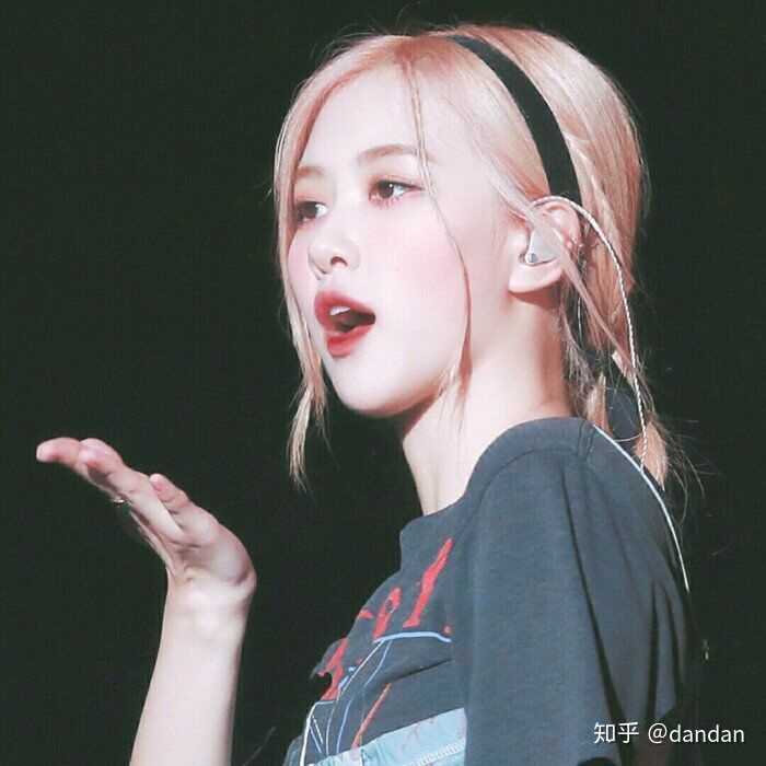 有粉丝可以安利一下rosé朴彩英吗