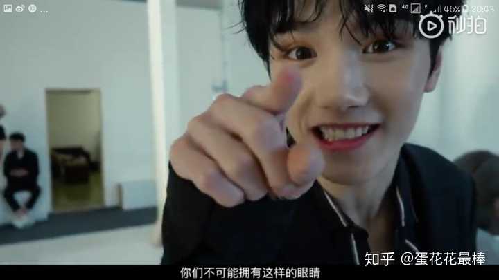 让我们举起巴掌!轻轻的拍一下李英超的嘴巴巴!