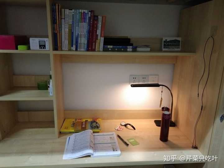 南京师范大学中北学院的宿舍条件如何?校区内有哪些生活设施?