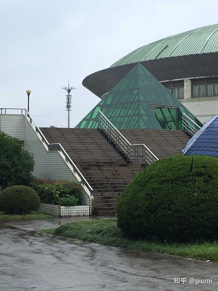 嘉兴学院南湖学院的宿舍条件如何?校区内有哪些生活设施?