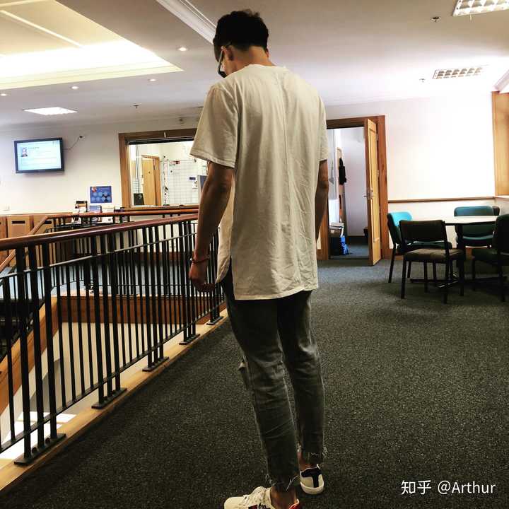 身高176 体重138左右 男生 皮肤偏黑 身材好 穿衣搭配