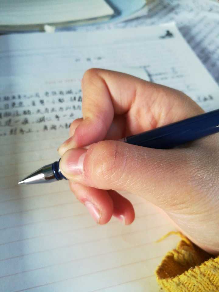 正确的写字姿势究竟是怎样的? 握笔姿势网上的教程,是