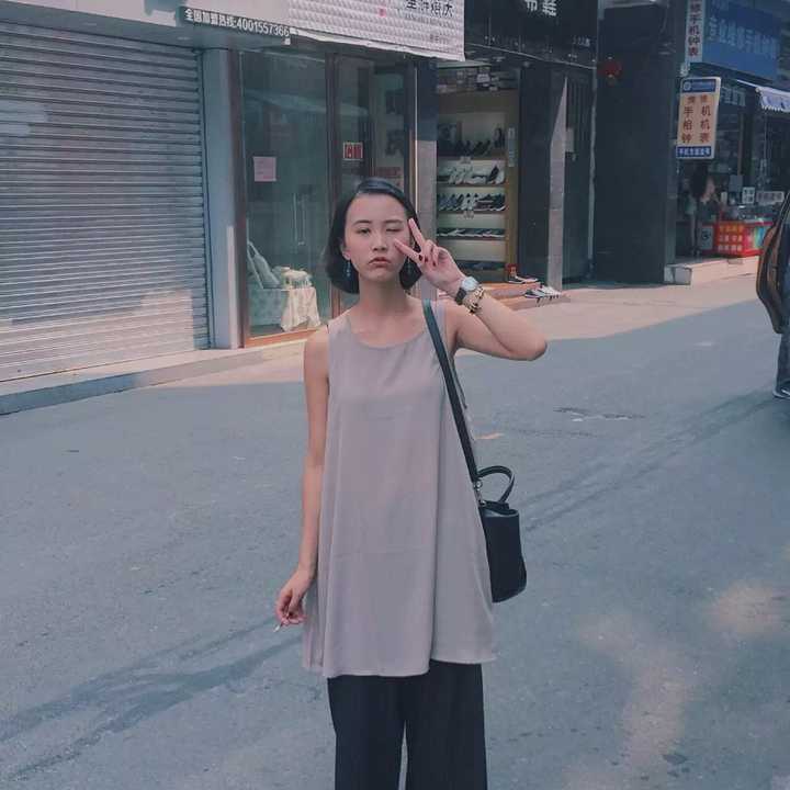 平胸女生怎么穿衣服?