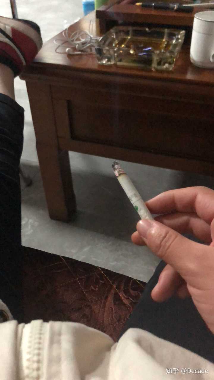 现在想想真的心痛 这是在寝室阳台外面抽的炫赫门