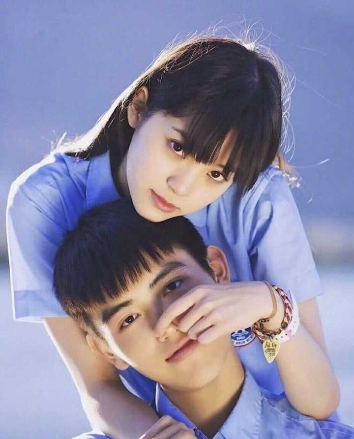 在恋爱中女生该不该主动?如果男生不主动是不是代表他