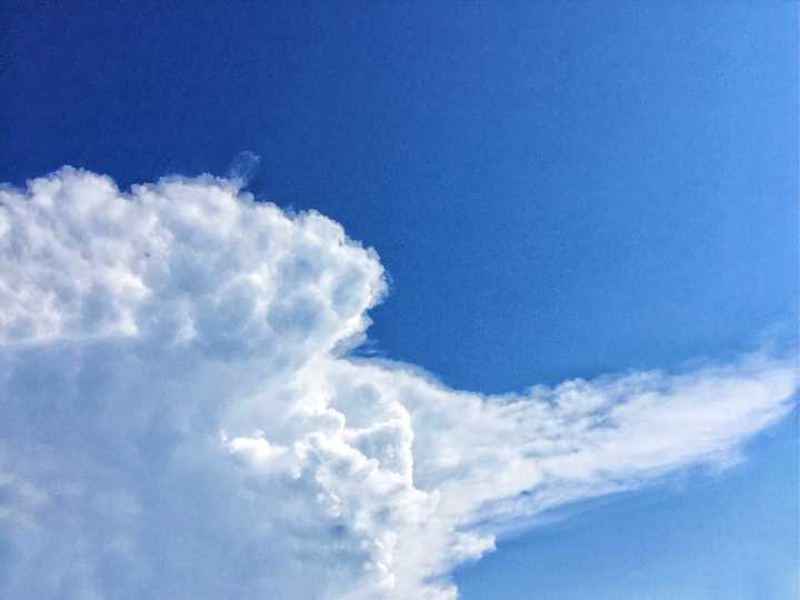 如何用手机拍出最真实天空?