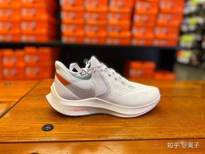 4.nike zoom winflo    白色/浅紫