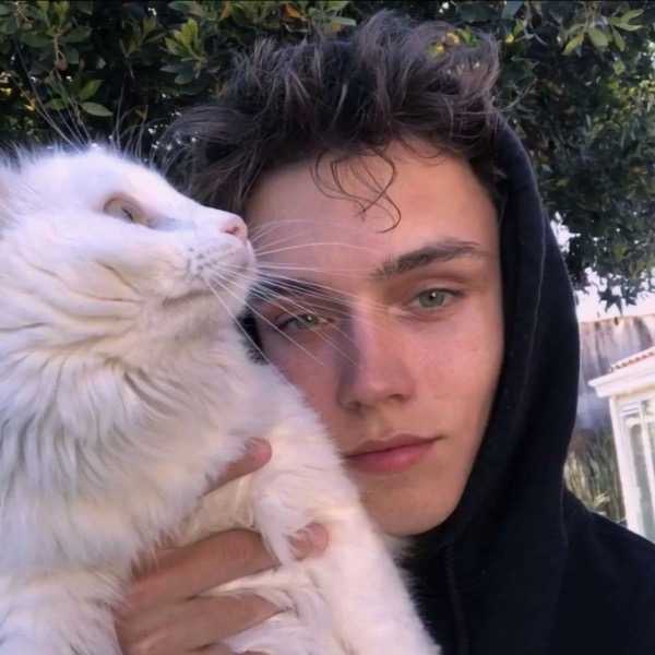 求一些好看的微信男生头像鸭最好是欧美风阳光向上的