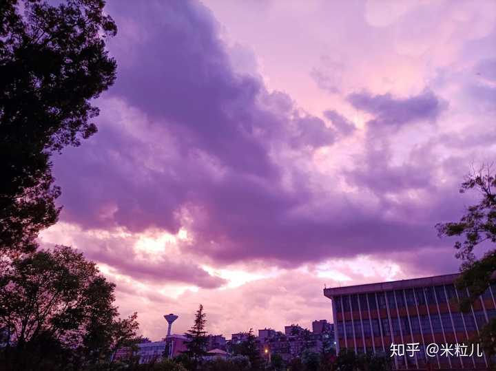 能不能分享一张你手机相册里最美的天空照?