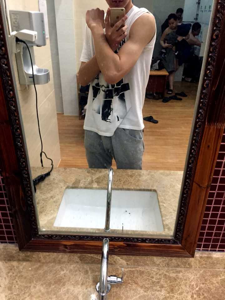 男生身高 180cm 以上是什么样的体验?