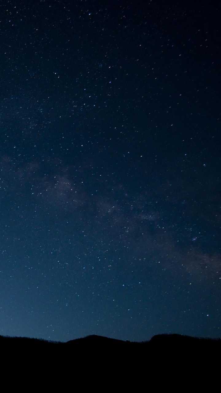 有什么好看的黑色底色的手机壁纸?