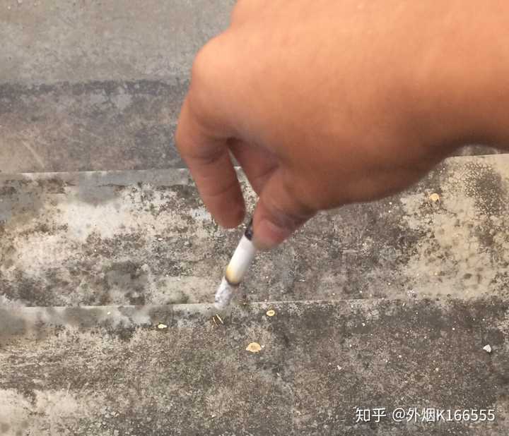 像这种发黑的很正常,这个烟灰也很白不掉,是好烟 监督方法很多不一一