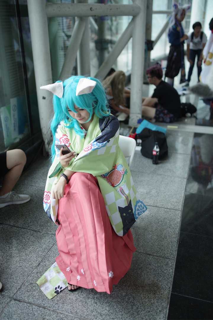 cosplay服装能上街吗,cosplay服装店铺实体店 穿比较夸张的 cos 服上街是种怎样的体验?