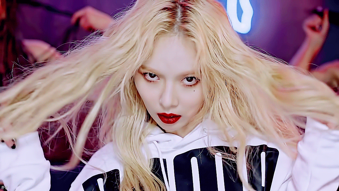 同年与张贤胜组成限定组合trouble maker 20岁江南style女主角 同年